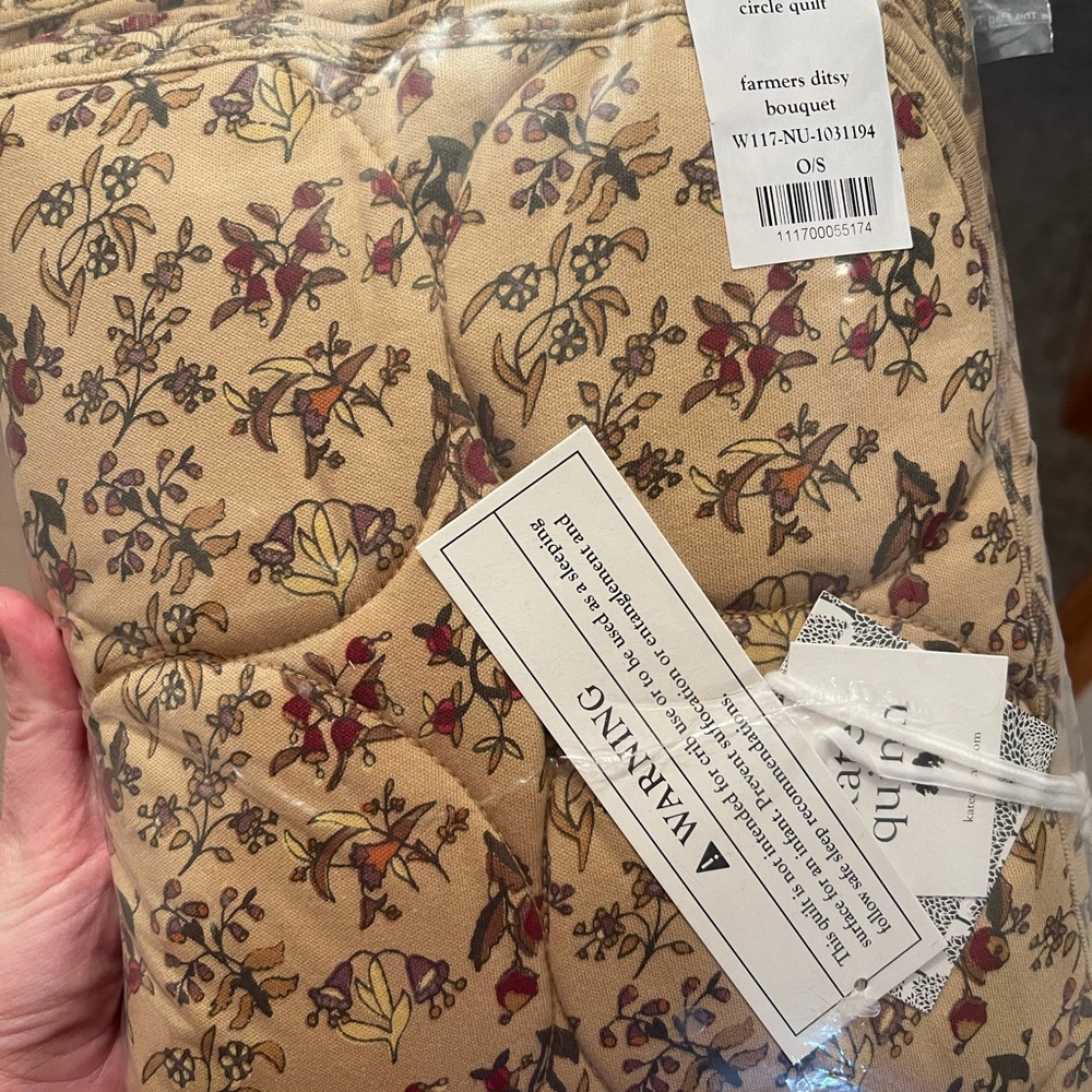 Kate Quinn Farmers Ditsy Circle Quilt NIB